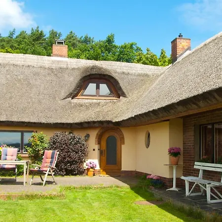 Wg Bernstein - Reetdachhaus - Ruhe Und Seeblick Зеллин