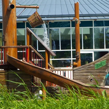 Wg Bernstein - Reetdachhaus - Ruhe Und Seeblick * Зеллин