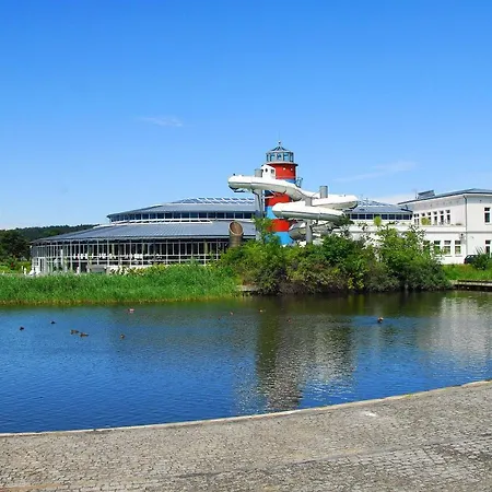 Апартаменты Wg Bernstein - Reetdachhaus - Ruhe Und Seeblick Зеллин