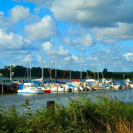 Wg Bernstein - Reetdachhaus - Ruhe Und Seeblick Апартаменты
